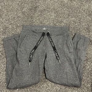 Calvin Klein women S gray jogger sweatpants w front pockets & black drawstring